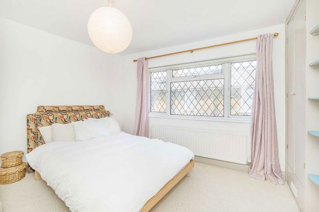 11, Tudor Road, Hampton photo 4