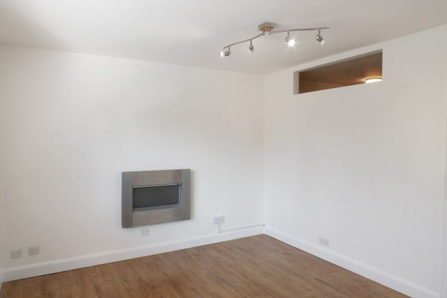 Flat 12, Romsey photo 3