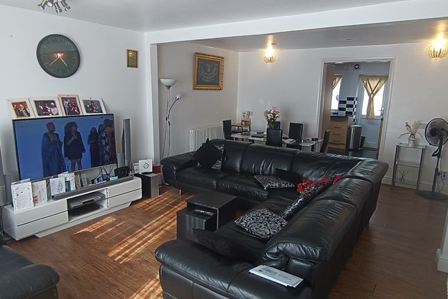 41, Branch Road, Ilford photo 3