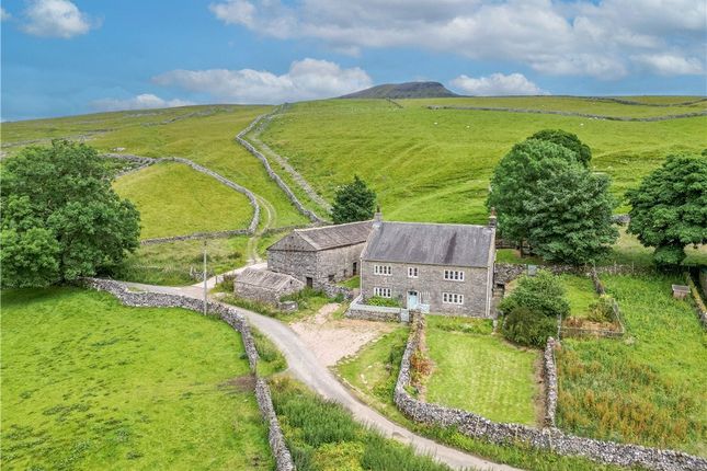Farmhouse &amp; Barn