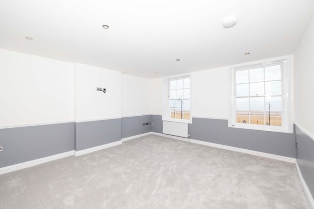 Flat 2, 12, Marine Gardens, Margate photo 3