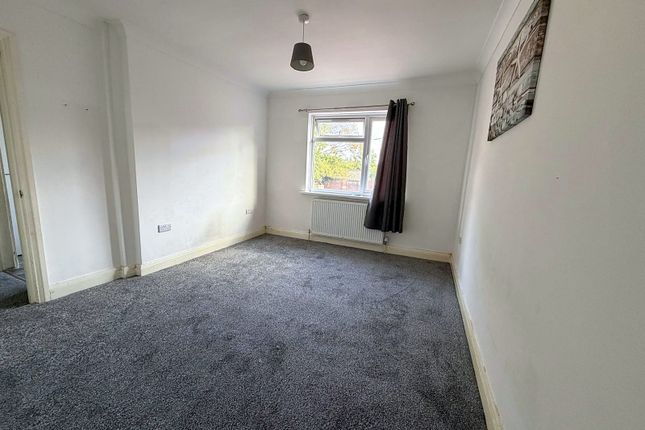 Vicarage Farm Road, Hounslow photo 2