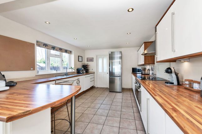 12 Nightingale Avenue, Royston photo 4