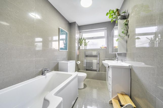 6 Holmdene, Holden Road, Woodside Park photo 4