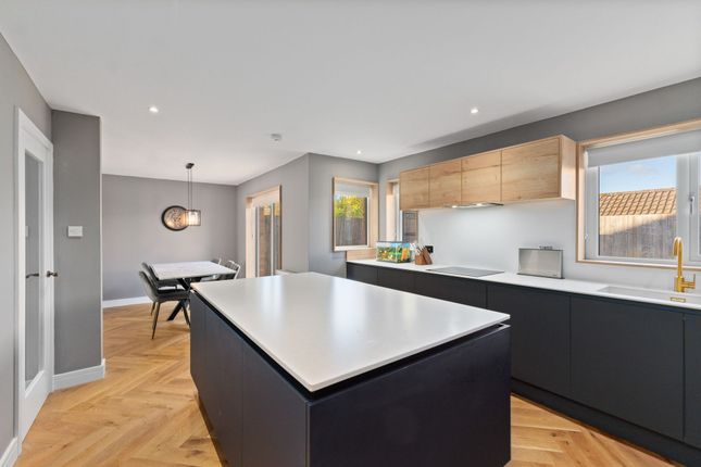 11 Badger Meadows, Broxburn photo 2