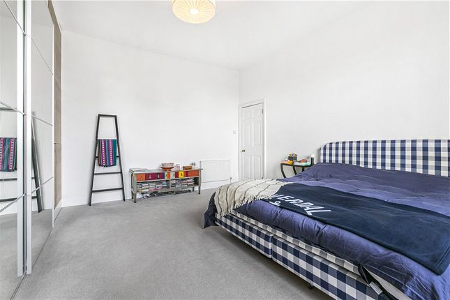 Flat for sale in Woodborough Road, Putney, London