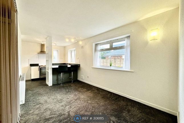 St Annes Road, Denton, Manchester photo 5