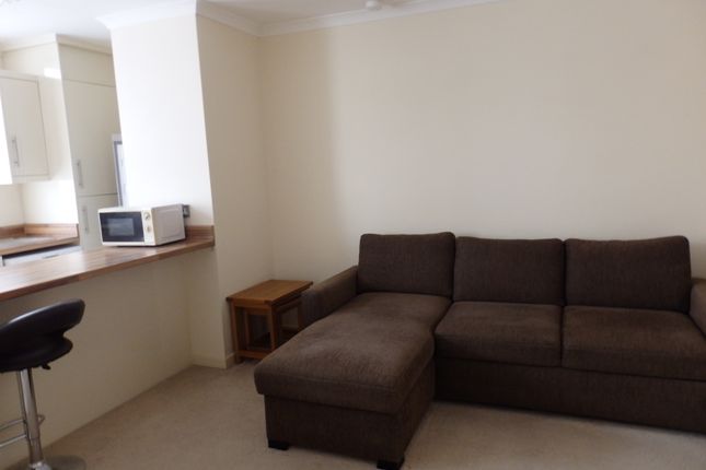 Flat to rent in Maitland St, Whitchurch, Cardiff
