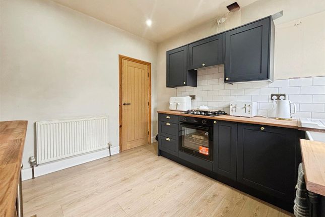 18, Poplar Avenue, Bradford photo 4