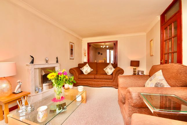 16 St. Giles Park, Hamilton photo 4