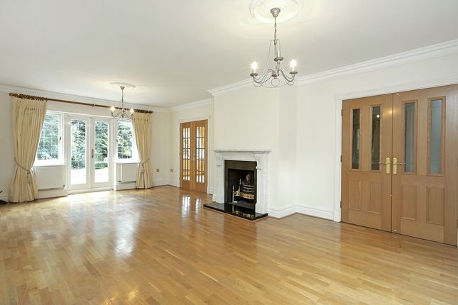 3, Caerleon Close, Esher photo 4