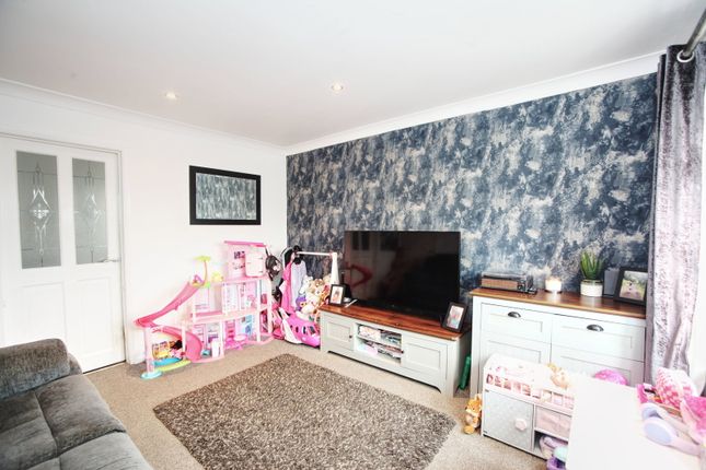 21, Bryn Rhedyn, Pontypridd photo 4
