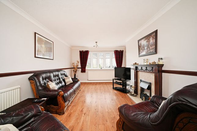 4, Matlock Drive, Chesterfield photo 2