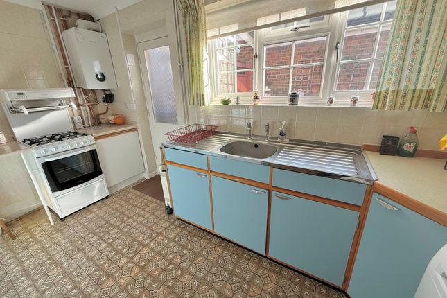 37, Jervis Avenue, Rustington photo 3