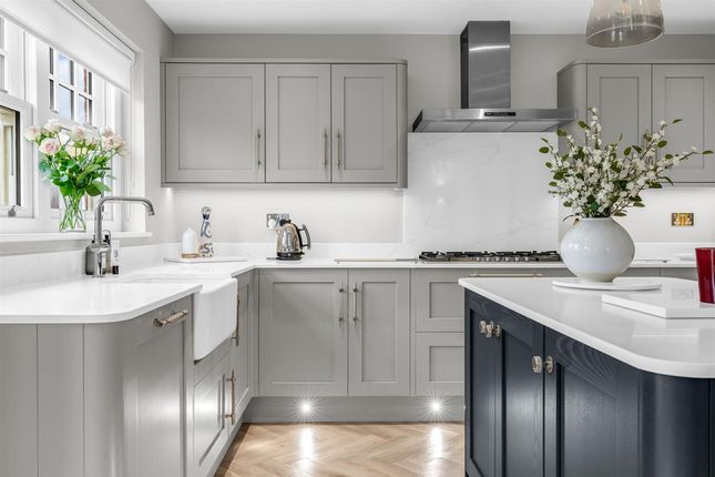 12, Vicarage Causeway, Hertford Heath photo 4