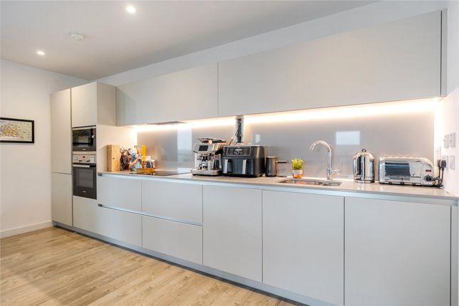 Flat 49, 3, Purbeck Gardens, London photo 4