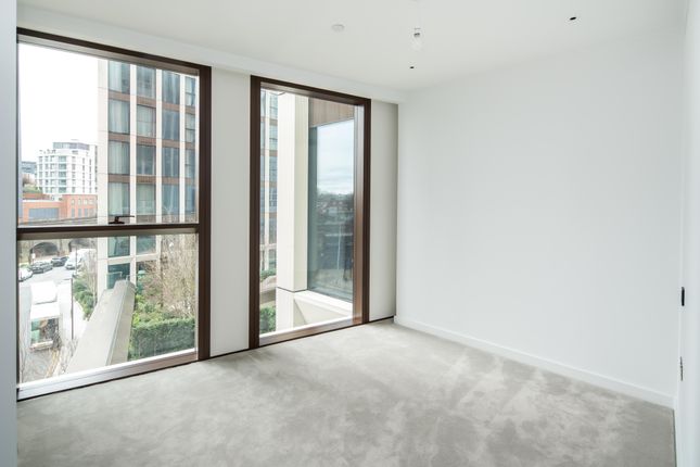 Flat to rent in Carnation Way, London