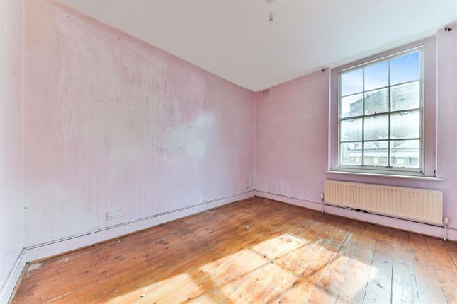 Flat for sale in Roscoe Street, Bunhill