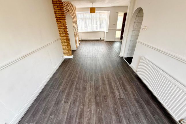 9, Hillbourne Close, Hayes photo 3
