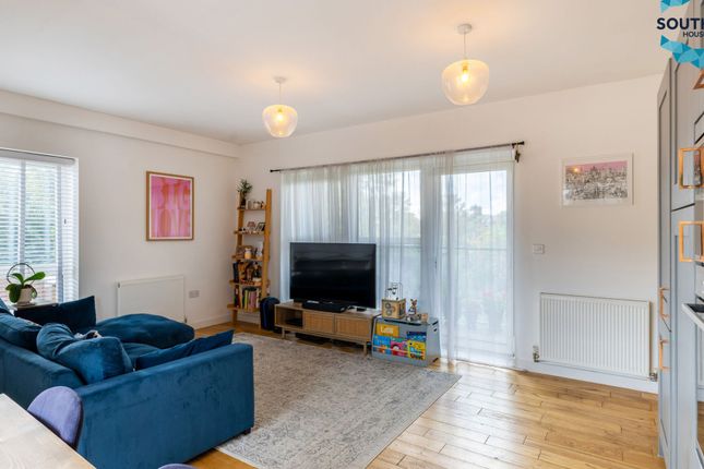 63 Heathfield Square, Wandsworth photo 3