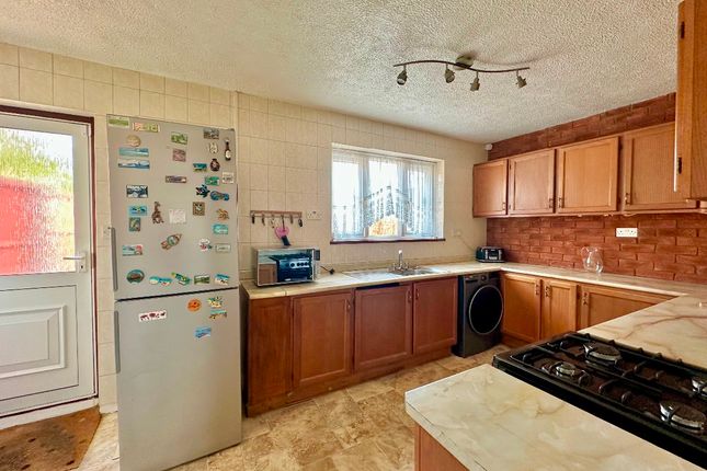 114 Colne Drive, Romford photo 4