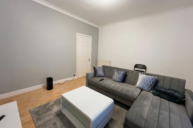 2 Lowther Road, Doncaster photo 4