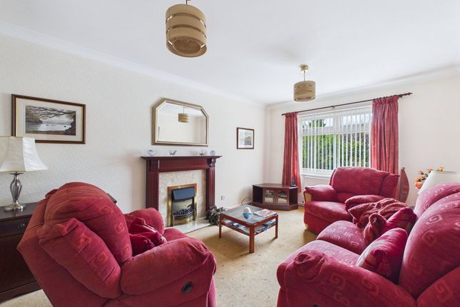 13, Fox Tor Close, Paignton photo 2