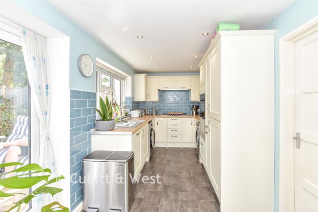 69, Priorsdean Crescent, Havant photo 3