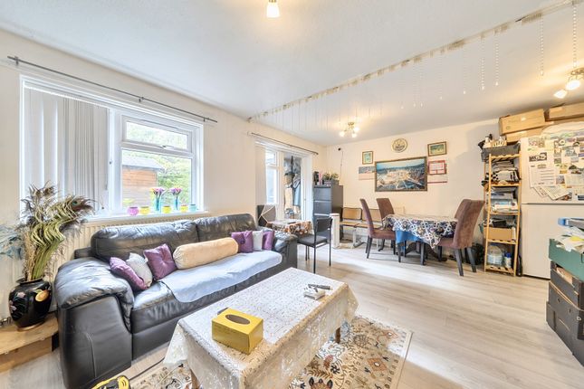 5, Culford Close, Manchester photo 3
