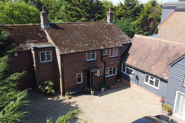 Thumbnail Detached house for sale in Silchester Road, Tadley