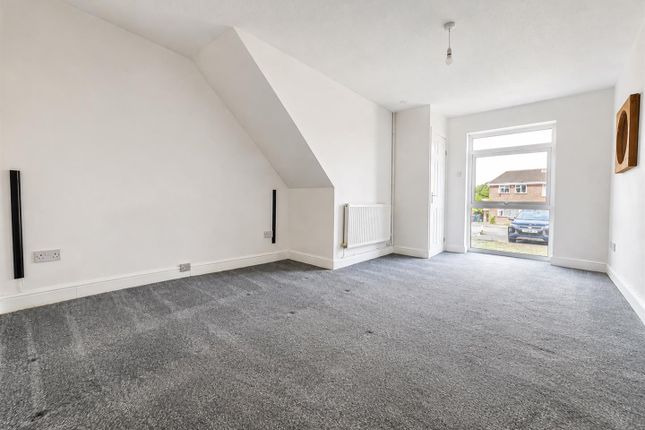 10, Theyer Close, Gloucester photo 4