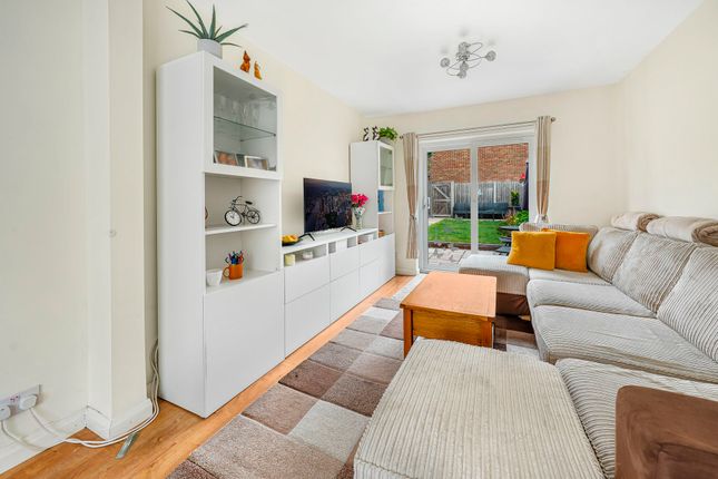 58 Pittmans Field, Harlow photo 4
