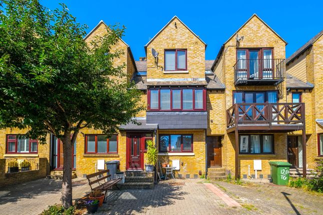 Thumbnail Terraced house for sale in Wynan Road, Canary Wharf