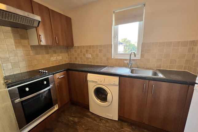 138, Oxley Close, London photo 2