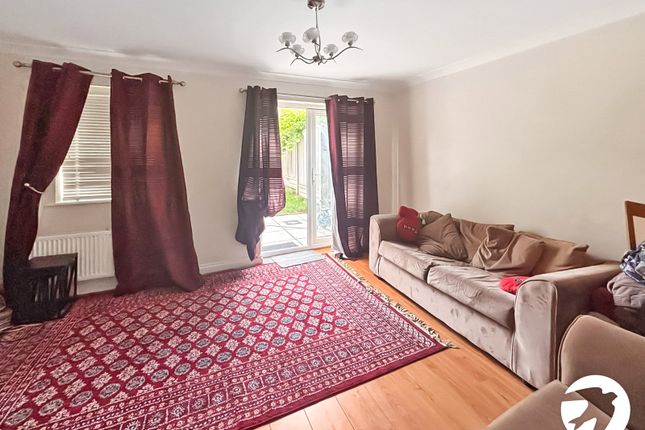 8, Vaughan Close, Kent photo 3