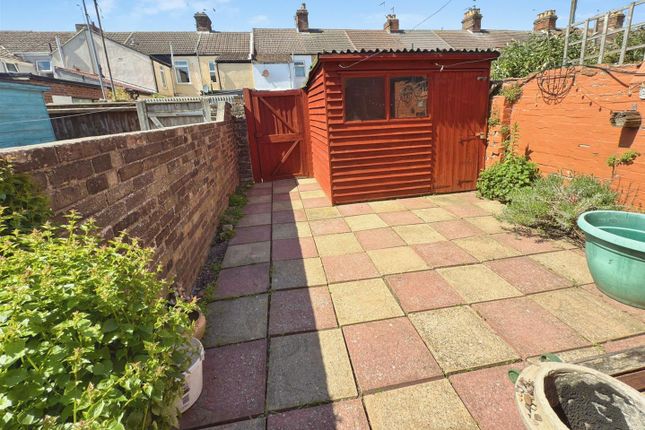 109, Wollaston Road, Lowestoft photo 4
