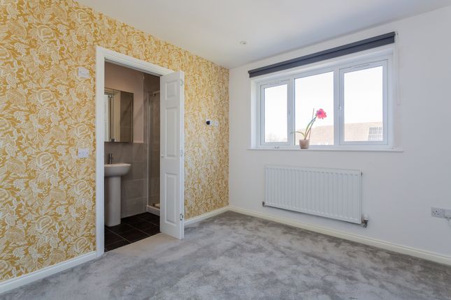 End terrace house for sale in 26 Berryknowes Drive, Glasgow
