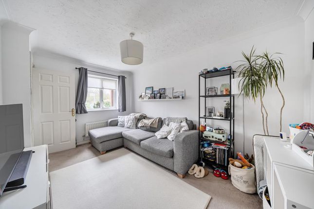 2 Mitford Close, 2 Mitford Close, Chessington photo 2
