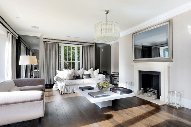 Flat Windsor Lodge, 6, Keepers Walk, Virginia Water photo 4
