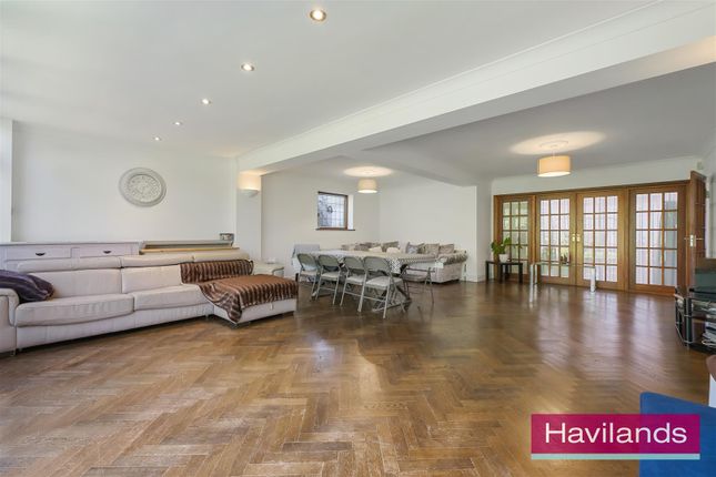 2, Athole Gardens, Enfield photo 3