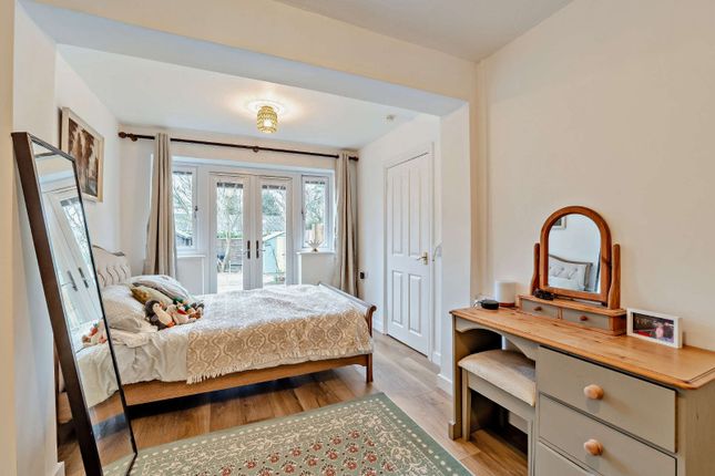 7, Hammond Drive, Cheltenham photo 3