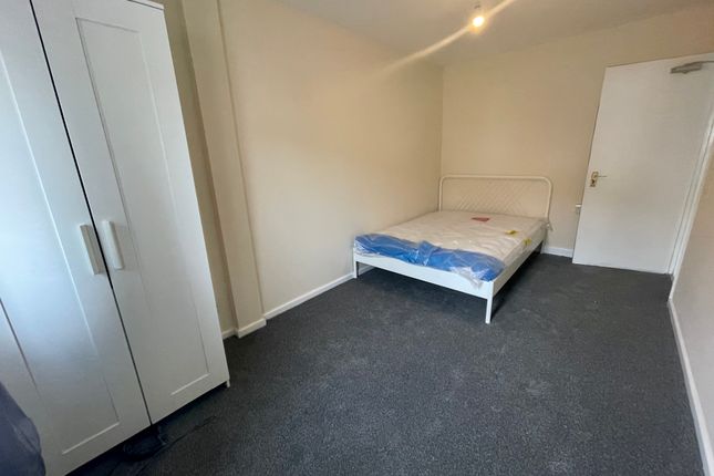Room 1, 11, Milton Keynes photo 3