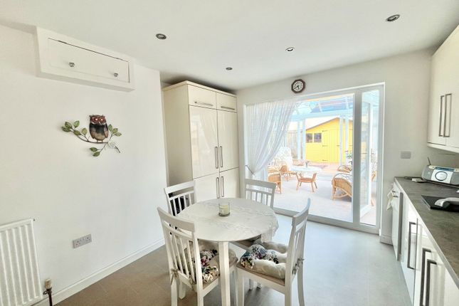 125, Barton Avenue, Paignton photo 4
