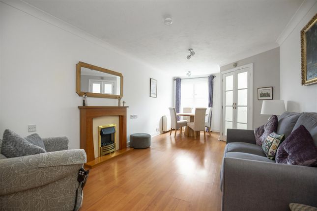 Flat for sale in 27 Jubilee Court, 76 St. Margaret Street, Dunfermline