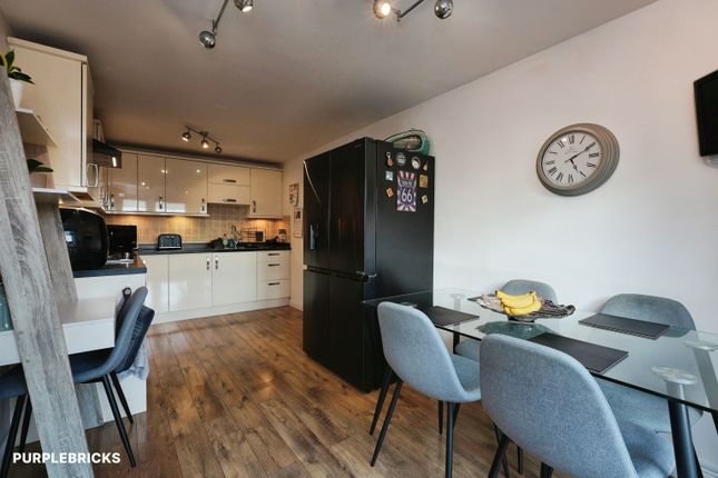63, Longwood Gate, Huddersfield photo 3