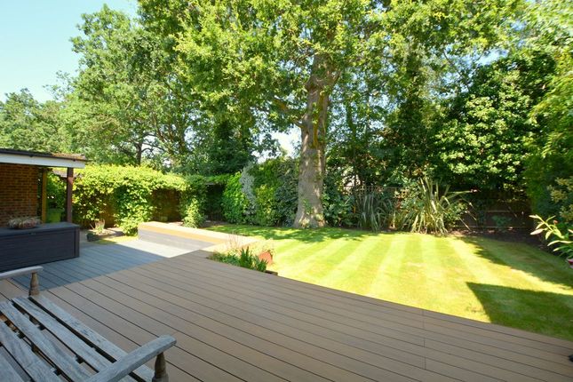 18, Kynaston Wood, Harrow Weald photo 4