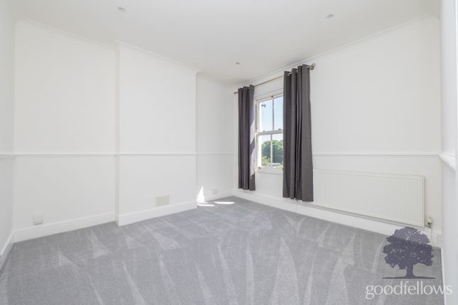 67B,, Onslow Gardens, Wallington photo 4