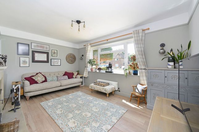 2 Glebe Road, Cranleigh photo 2