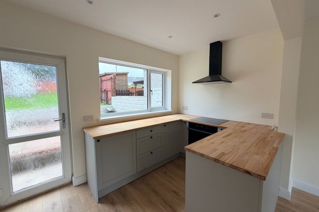 23, Ash Grove, Neath photo 2