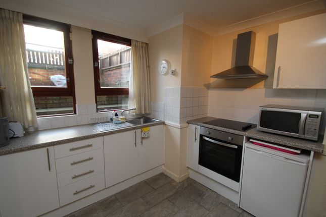 Terraced house to rent in Brudenell Avenue, Leeds